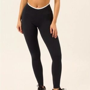 Crop Shop Boutique Serenity Dip Two Tone Leggings Medium